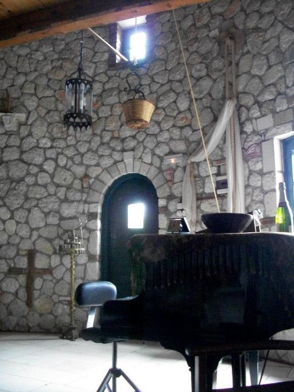 Villa Musician'S Round House & Castello à Vátos Extérieur photo