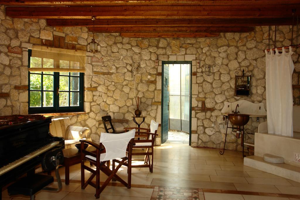 Villa Musician'S Round House & Castello à Vátos Extérieur photo